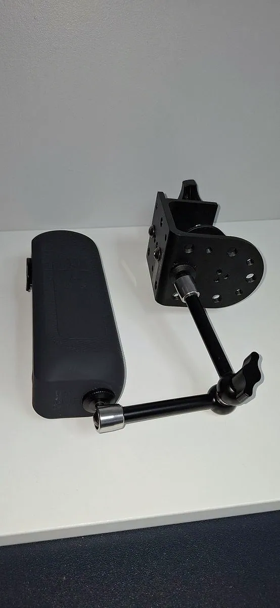 A camera-style arm screwed into the bottom of the Handy 2, which lies on a table